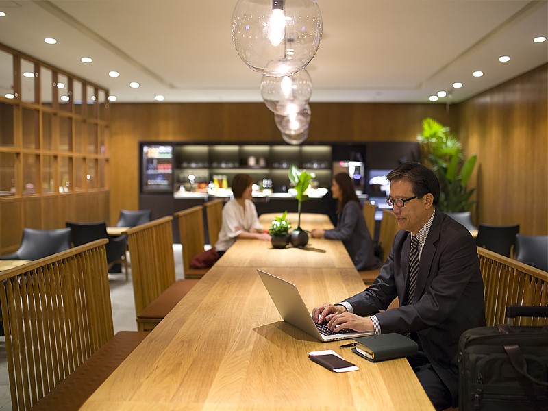 cathay pacific taipei lounge 3