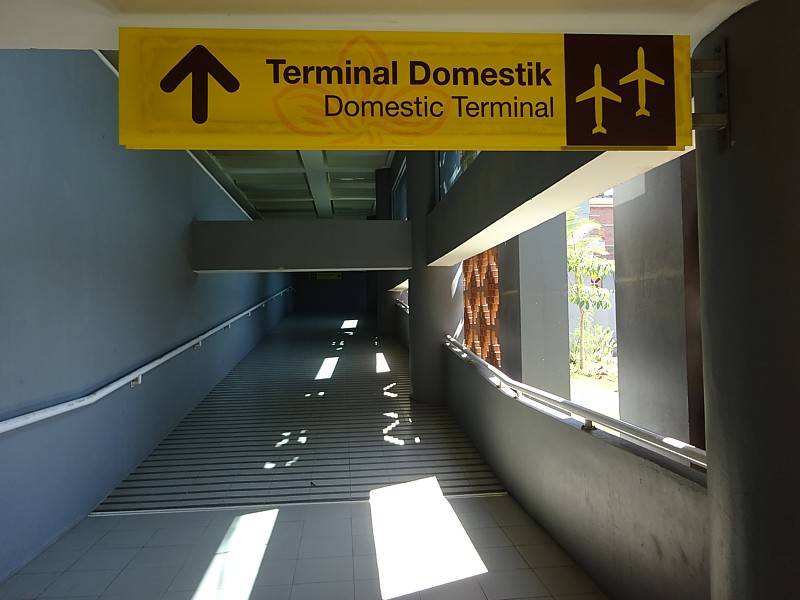 garuda tripreport business bali jakarta a330 Bali Denpasar Airport(c)