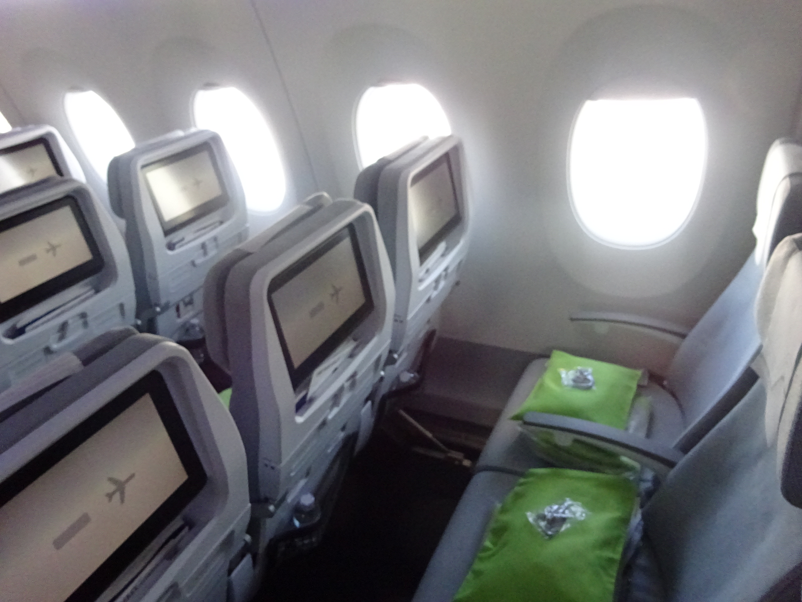finnair business seat lounge meals Finnair A350 Economy
