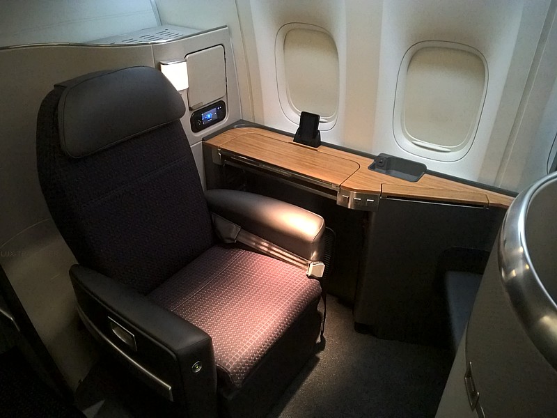 american airlines boeing 777-300er match qantas service to