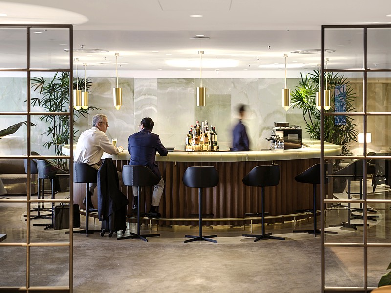 cathaypacific hongkong wing first lounge