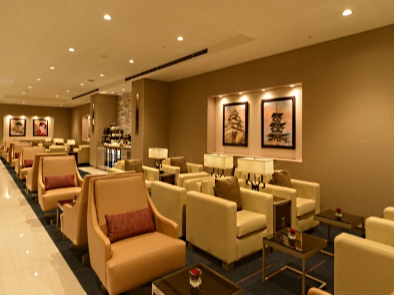 emirates tokyo lounge opens