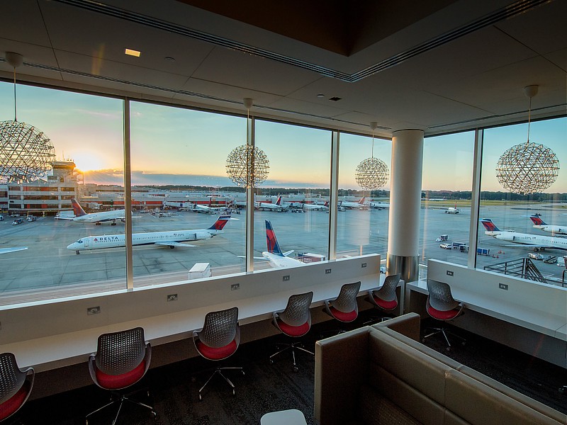 delta skyclub minneapolis newark atlanta 9