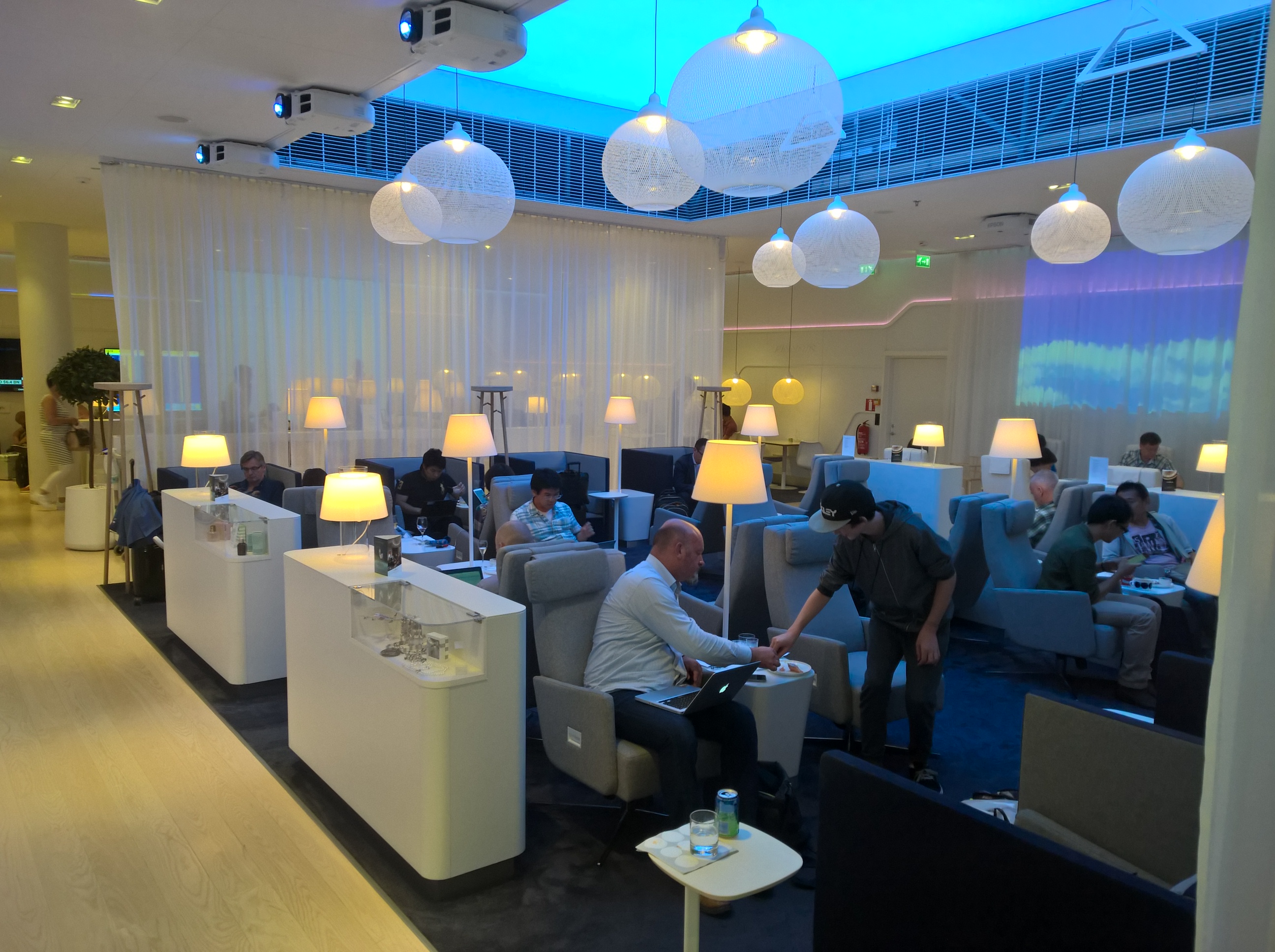 finnair business seat lounge meals Finnair 'Premium Lounge'