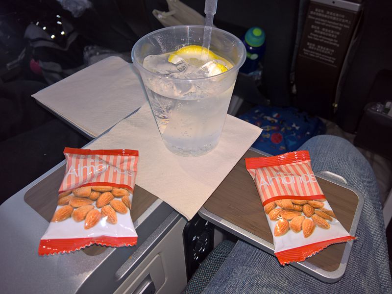 Cathay Pacific Premium Economy inflight meal AMS-HKG Jan 2019