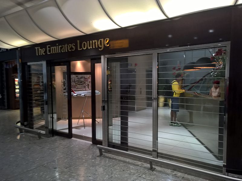 trip report emirates a380 lhr dxb sin Emirates Lounge London