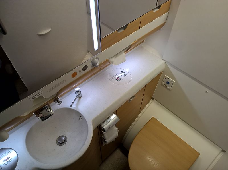 trip report emirates a380 lhr dxb sin Emirates A380 bathroom