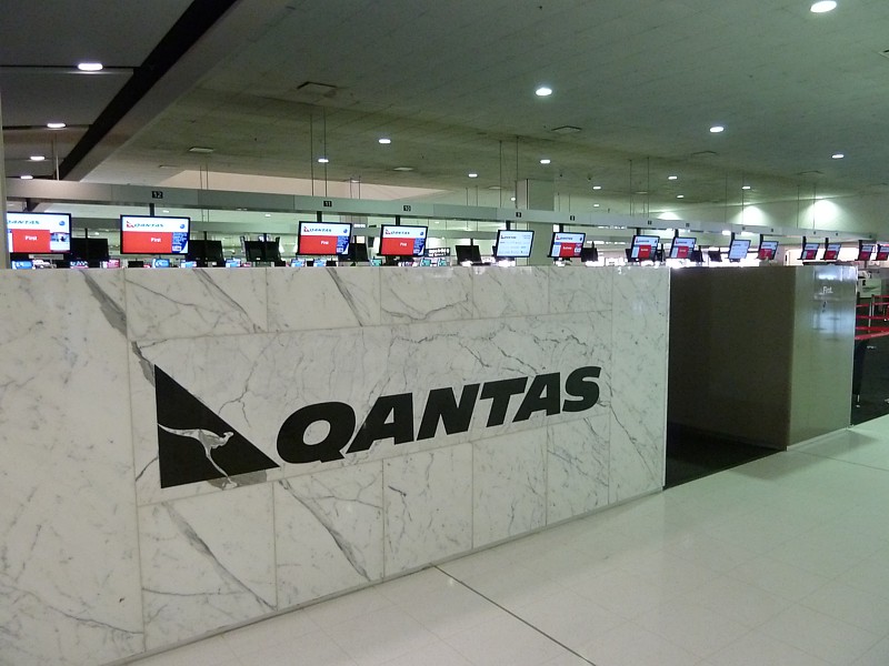 qantas uk australia nonstop