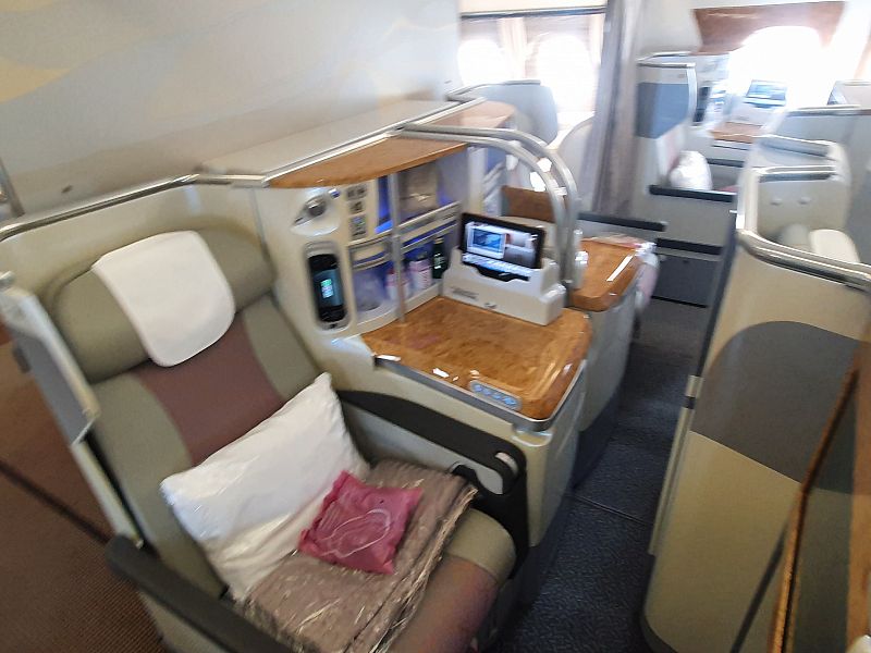 emirates dubai london business class