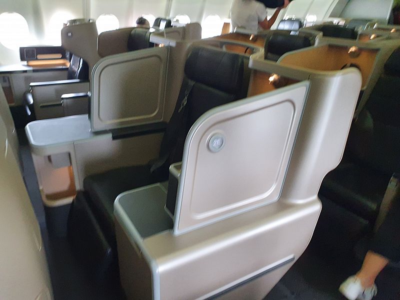 qantas a330 business class cairns to sydney