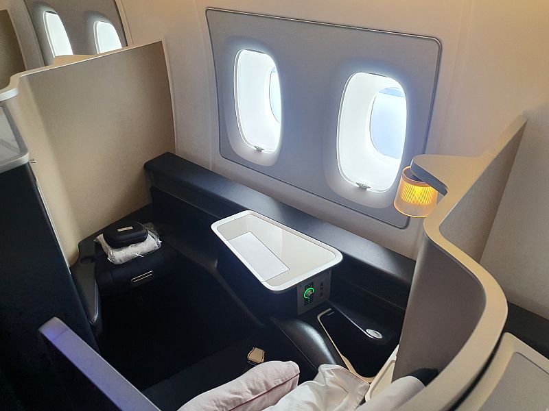 British Airways First Class A380 review seats meals drinks | Lux-Traveller