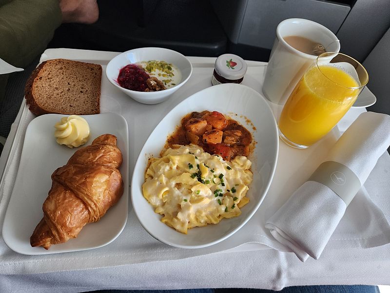 lufthansa business class 747 singapore