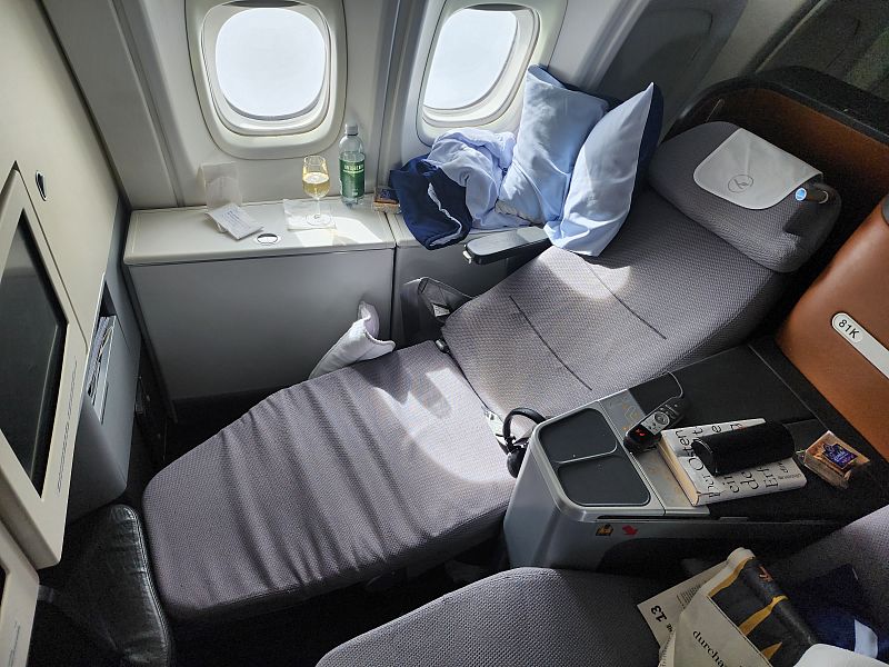 lufthansa business class 747 singapore