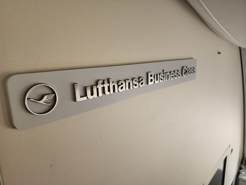 lufthansa business class 747 singapore