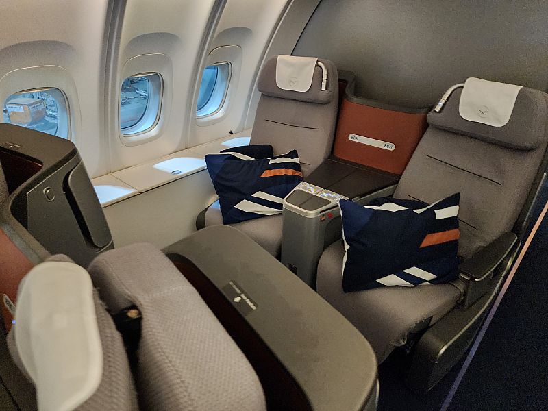 lufthansa business class 747 singapore